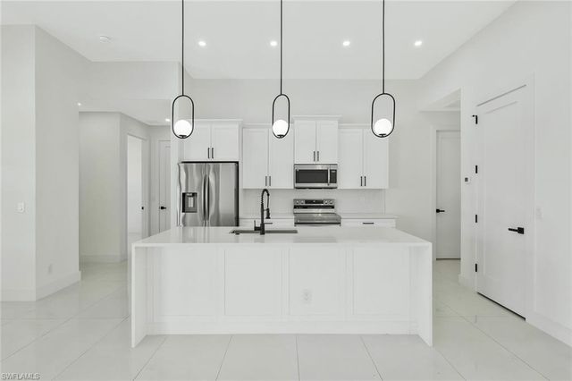 913 Embers PKWY W, Cape Coral, FL 33993