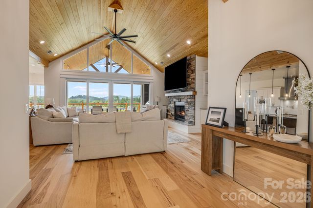 297 Maple Knoll Drive, Hendersonville, NC 28792