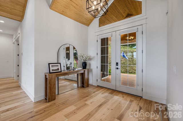 297 Maple Knoll Drive, Hendersonville, NC 28792
