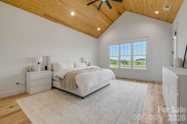 297 Maple Knoll Drive, Hendersonville, NC 28792
