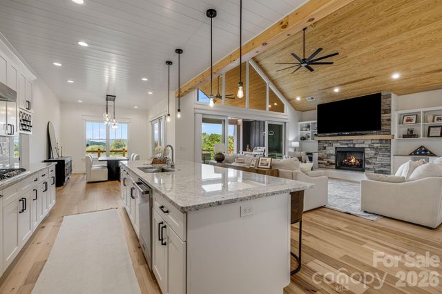 297 Maple Knoll Drive, Hendersonville, NC 28792