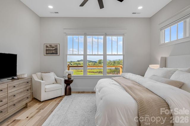 297 Maple Knoll Drive, Hendersonville, NC 28792