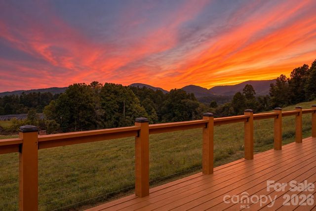 297 Maple Knoll Drive, Hendersonville, NC 28792