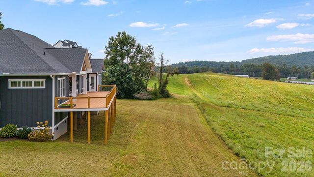 297 Maple Knoll Drive, Hendersonville, NC 28792