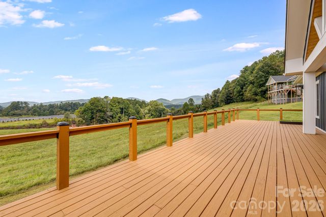 297 Maple Knoll Drive, Hendersonville, NC 28792