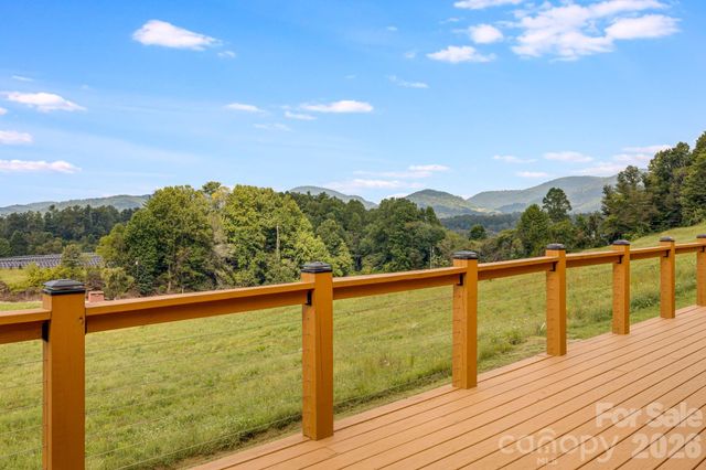 297 Maple Knoll Drive, Hendersonville, NC 28792