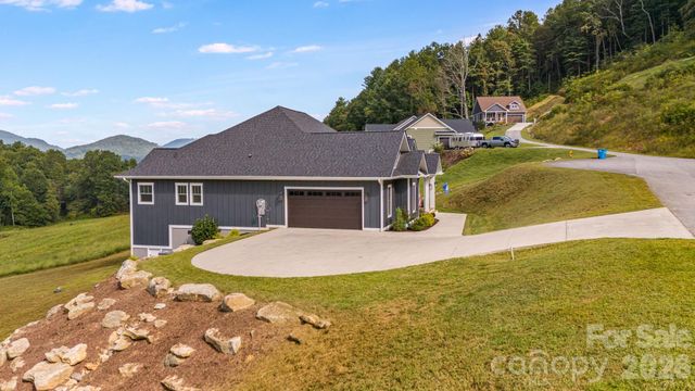 297 Maple Knoll Drive, Hendersonville, NC 28792