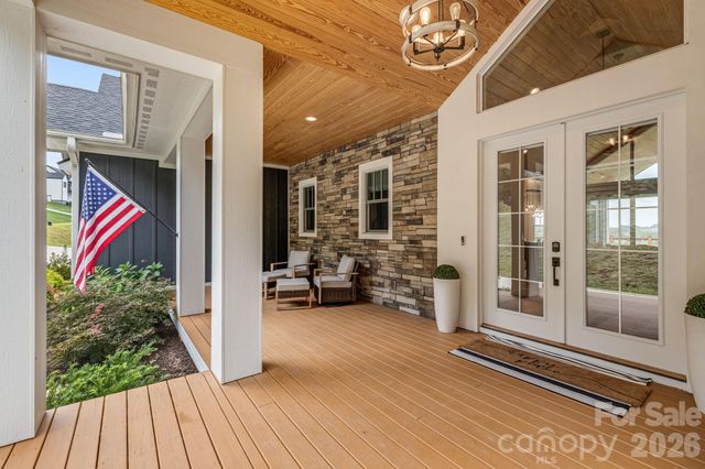 297 Maple Knoll Drive, Hendersonville, NC 28792