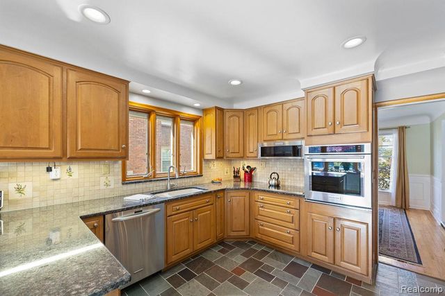 24907 Ward Street, Dearborn, MI 48124