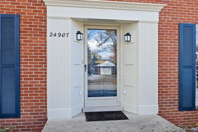 24907 Ward Street, Dearborn, MI 48124
