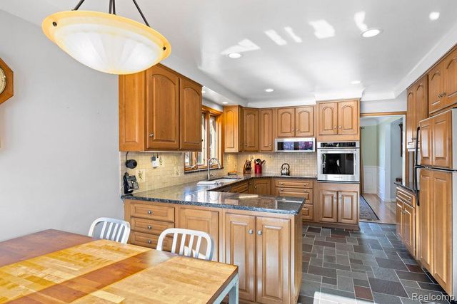 24907 Ward Street, Dearborn, MI 48124