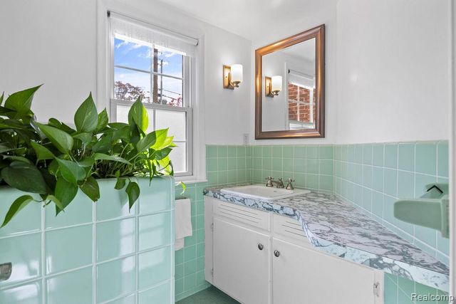 24907 Ward Street, Dearborn, MI 48124