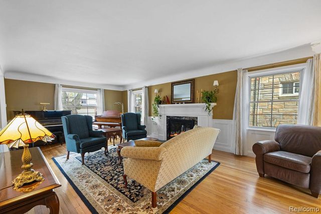 24907 Ward Street, Dearborn, MI 48124