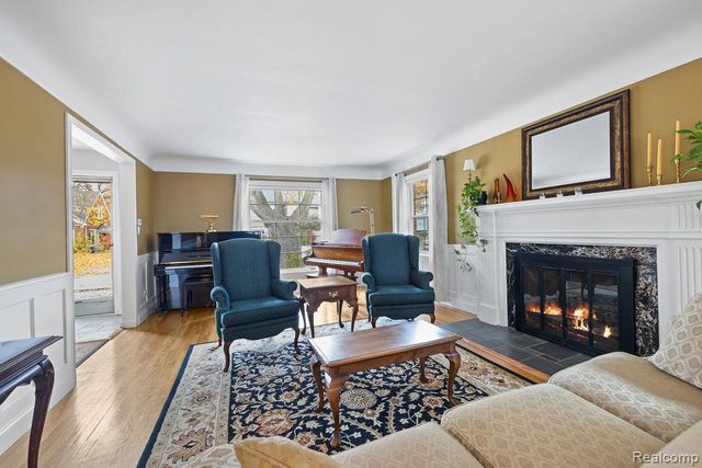 24907 Ward Street, Dearborn, MI 48124