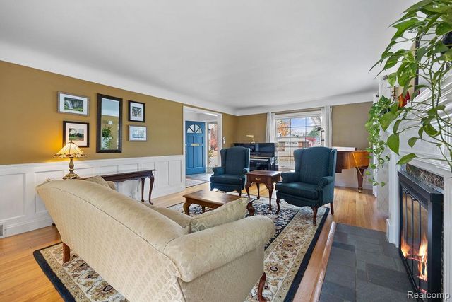 24907 Ward Street, Dearborn, MI 48124