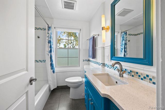 24907 Ward Street, Dearborn, MI 48124