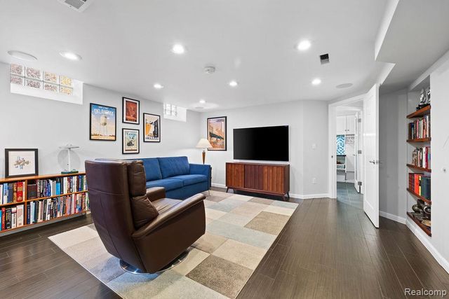 24907 Ward Street, Dearborn, MI 48124