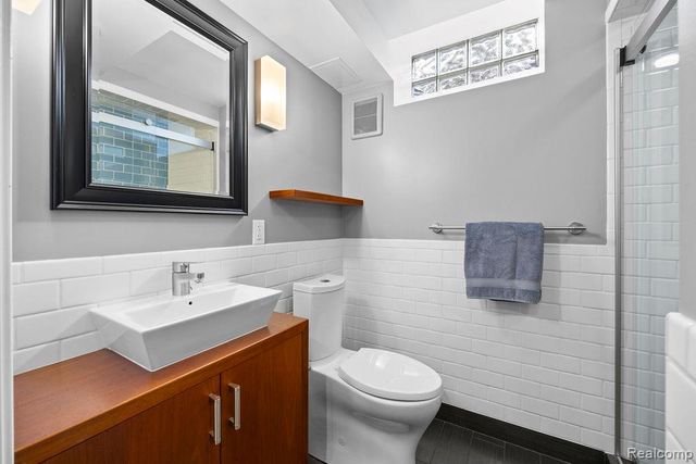 24907 Ward Street, Dearborn, MI 48124