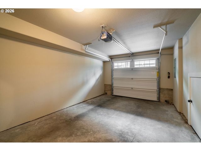 7515 Sw CAPITOL Hwy, Portland, OR 97219