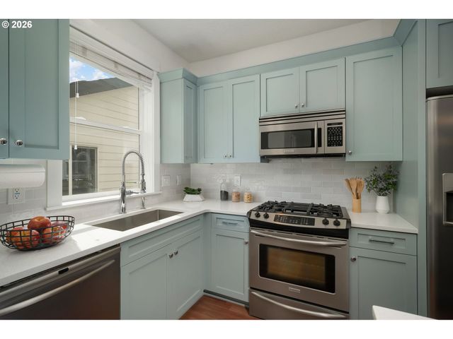 7515 Sw CAPITOL Hwy, Portland, OR 97219