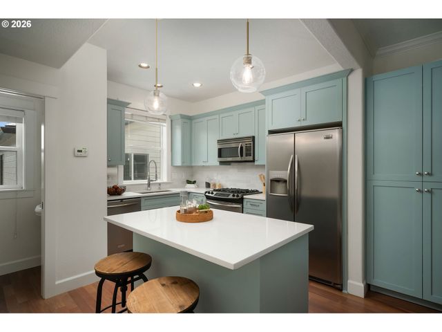 7515 Sw CAPITOL Hwy, Portland, OR 97219