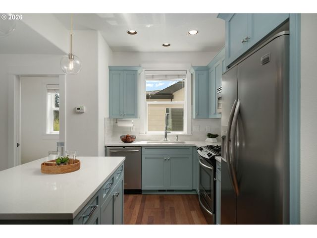 7515 Sw CAPITOL Hwy, Portland, OR 97219