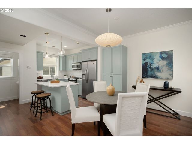 7515 Sw CAPITOL Hwy, Portland, OR 97219