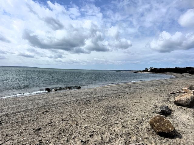 28 Ashton Ave, Falmouth, MA 02536