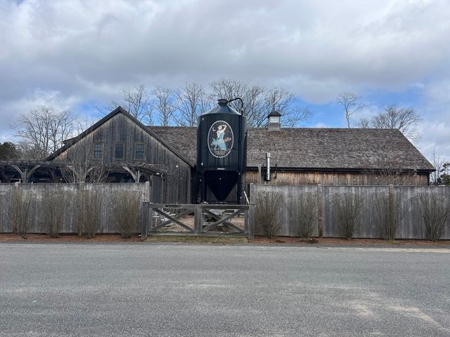 28 Ashton Ave, Falmouth, MA 02536