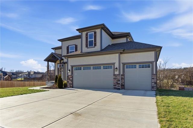 308 E Oak Street, Lone Jack, MO 64070