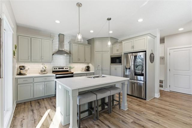 308 E Oak Street, Lone Jack, MO 64070