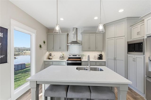 308 E Oak Street, Lone Jack, MO 64070