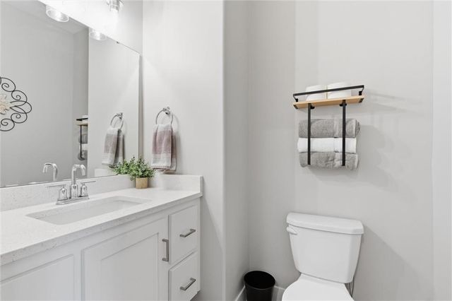 308 E Oak Street, Lone Jack, MO 64070