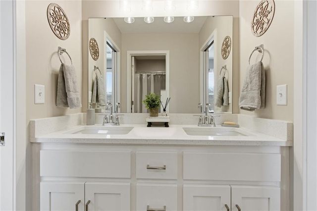 308 E Oak Street, Lone Jack, MO 64070