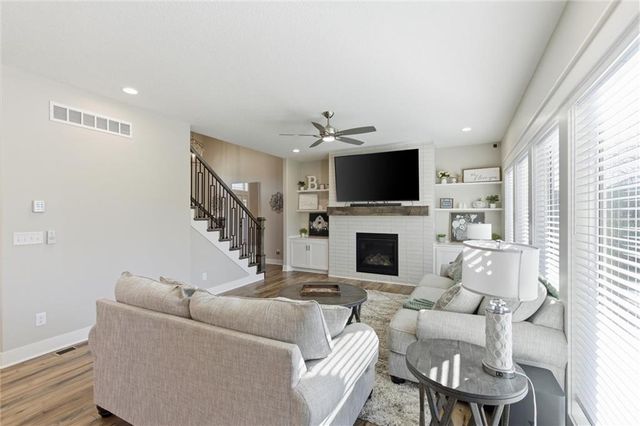 308 E Oak Street, Lone Jack, MO 64070