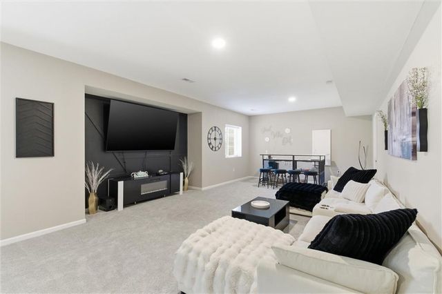 308 E Oak Street, Lone Jack, MO 64070