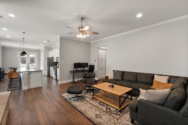 209 W Dallas Street, Mansfield, TX 76063