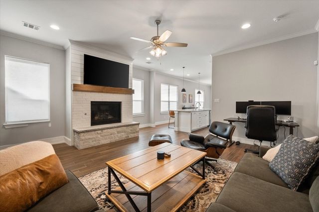 209 W Dallas Street, Mansfield, TX 76063