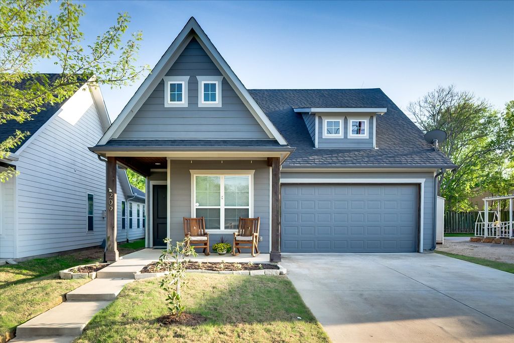 209 W Dallas Street, Mansfield, TX 76063