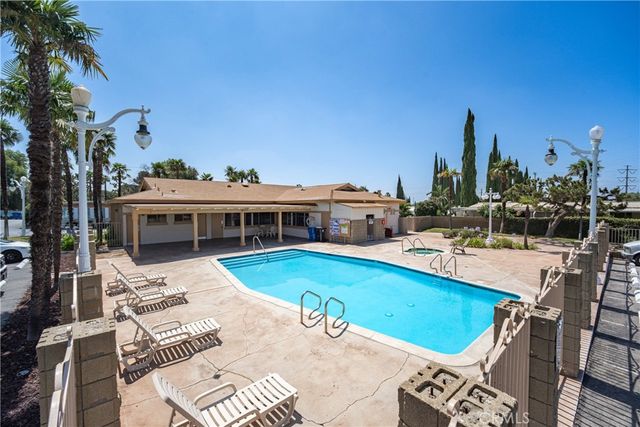 16079 Yarnell St B20, Sylmar, CA 91342