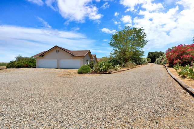 22250 Stabulis Court, Madera, CA 93638