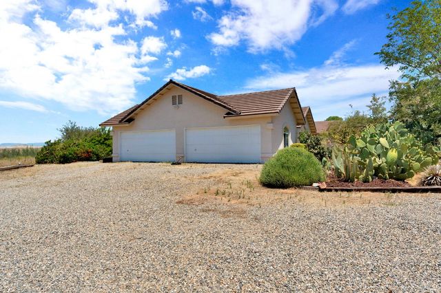 22250 Stabulis Court, Madera, CA 93638