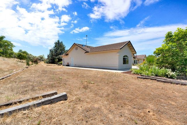 22250 Stabulis Court, Madera, CA 93638