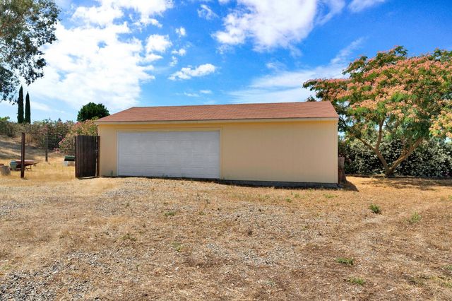 22250 Stabulis Court, Madera, CA 93638