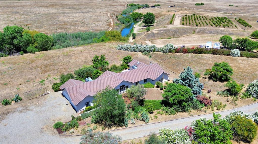 22250 Stabulis Court, Madera, CA 93638