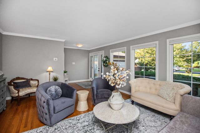 45 James Drive, Westmont, IL 60559