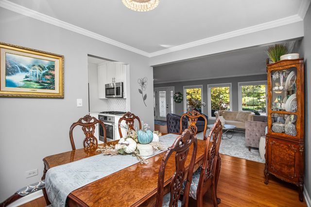 45 James Drive, Westmont, IL 60559