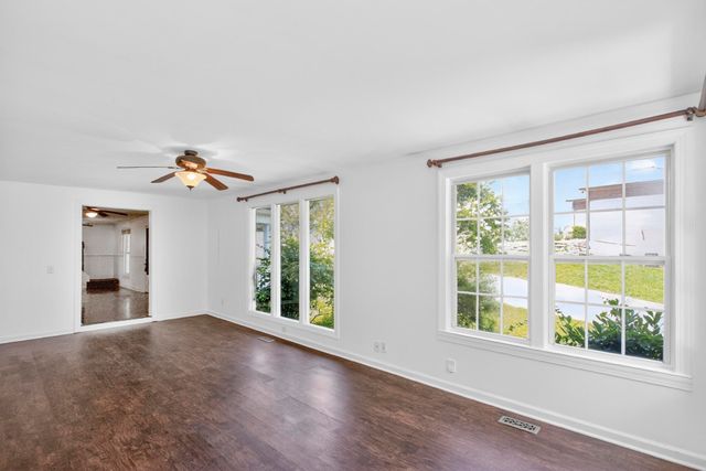 3008 Lakeshore Dr, Old Hickory, TN 37138