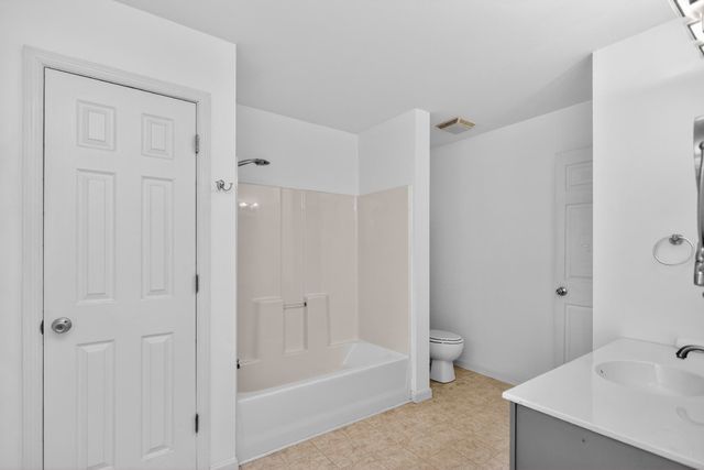 3008 Lakeshore Dr, Old Hickory, TN 37138