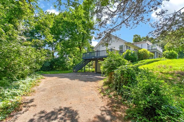 3008 Lakeshore Dr, Old Hickory, TN 37138